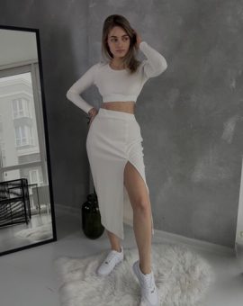Фактурный костюм с топом и юбкой
